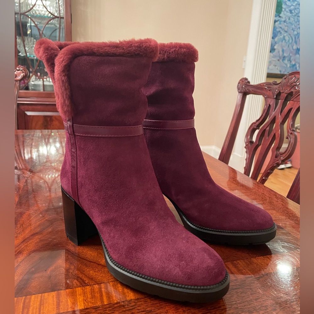 BRAND NEW Aquatalia boots